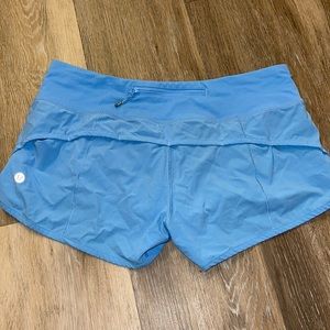 Lululemon 6 light blue speed up shorts 2.5 inch